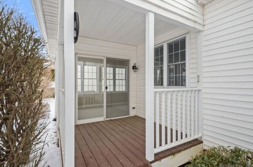 170 Thistle Pond Dr, Bloomfield CT  06002-1691 exterior