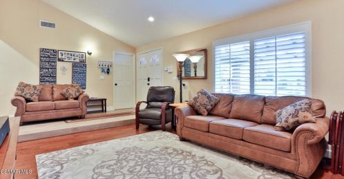 5474 Geoffrey Ave, Simi Valley CA  93063-4123 exterior