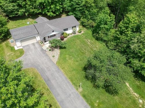 136 Lindy St, Beaver Falls, PA 15010-1638