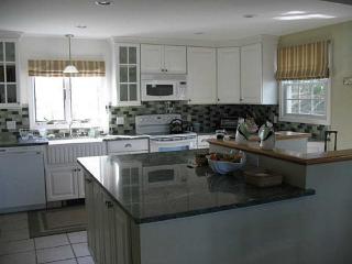 1 Daniel St, Middletown RI  02840-2803 exterior