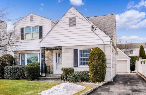 101 Madison Rd, Scarsdale, NY 10583-6219