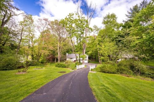 361 Quaker Rd, Chappaqua, NY 10514-2615