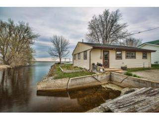 8930 Lester Ln, Winneconne, WI 54986-9548