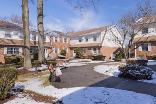 50 Parkside Dr, Airmont, NY 10901-7832