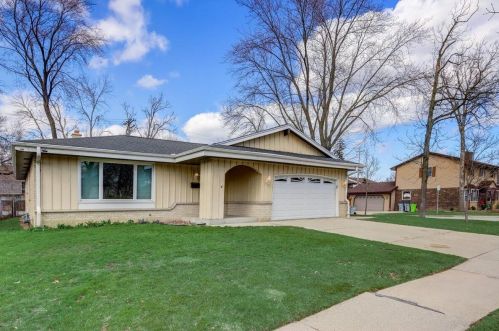 1900 Halsey Ave, Milwaukee, WI 53221-2844