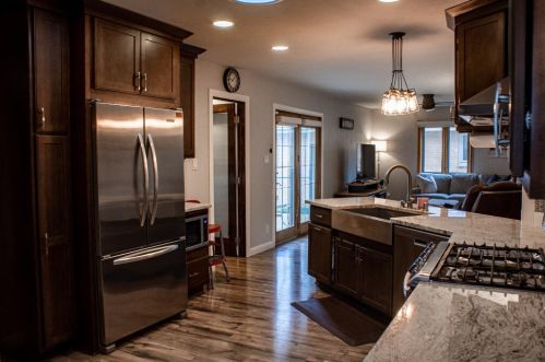 5126 19th St, Milwaukee, WI 53209-5778