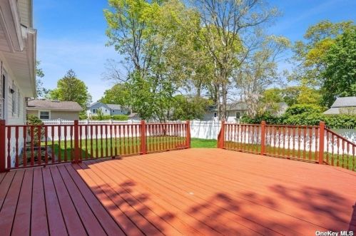 759 Van Buren Ave, West Islip NY  11795-1337 exterior