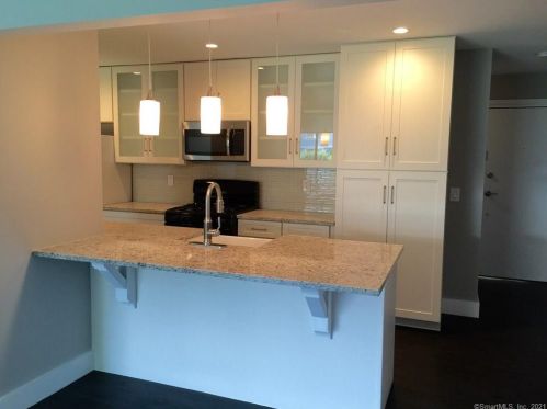33 Lawson Ln, Ridgefield, CT 06877-3959