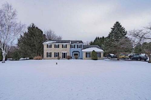 842 Blue Mountain Dr, Walnutport, PA 18088-9751