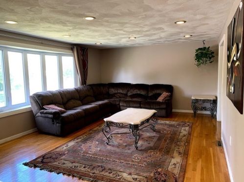 12 Burning Tree Rd, Natick MA  01760-3245 exterior