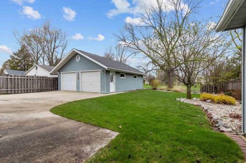122 17th Ave, Oshkosh, WI 54902-6938