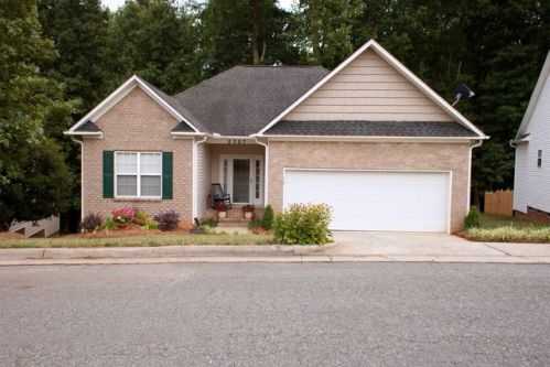 2327 Wednesbury Ct, Kannapolis, NC 28083-1903