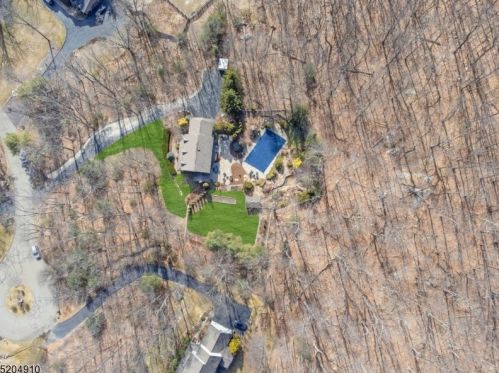 19 Marisa Ct, West Milford NJ  07480-3000 exterior