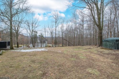 8 Jenny Ln, Wantage NJ  07461-4550 exterior