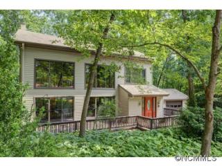 10 Oak Knoll Dr, Hendersonville, NC 28739-9738