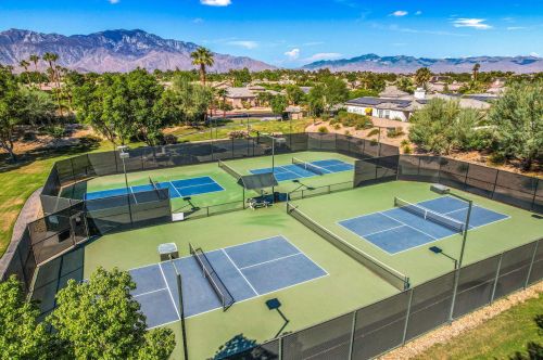 2 King Edward Ct, Rancho Mirage CA  92270-1621 exterior