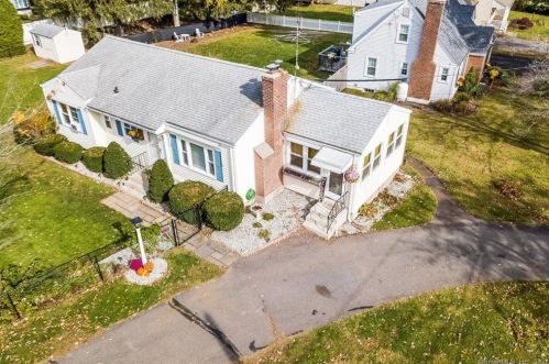 98 Ballfall Rd, Middletown CT  06457-2328 exterior