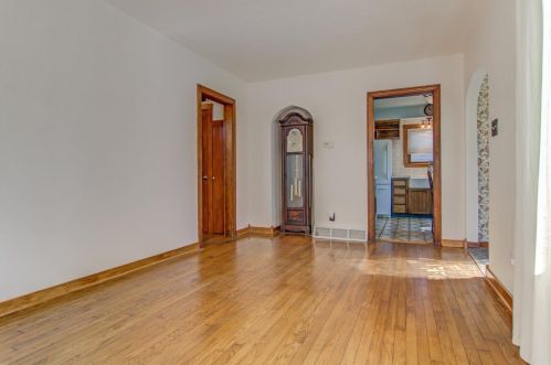 8965 Hudson Ct, Hammond, IN 46321-3211