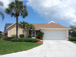 5215 Tudor Ct, Naples FL  34112-3743 exterior