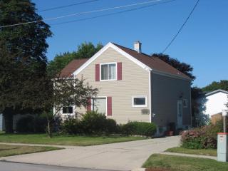 1642 Mirro Dr, Manitowoc, WI 54220-6710