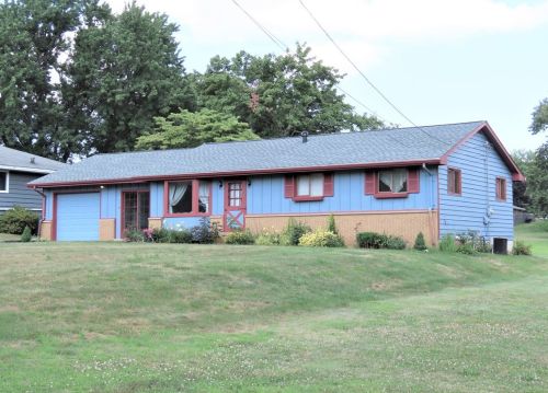 1060 Sewickley Rd, Beaver Falls, PA 15010-5256