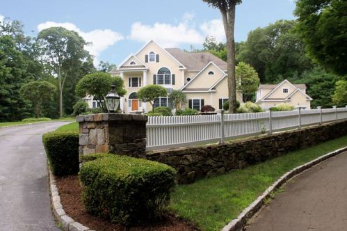 13 Woodway Ln, Wilton CT  06897-4730 exterior