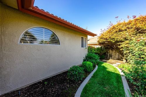 508 Heatherwood Dr, Madera CA  93637-2744 exterior