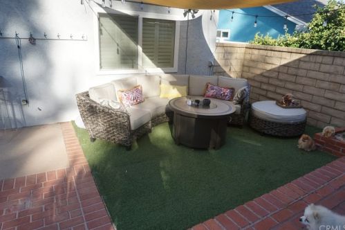 27067 Alabastro Dr, Santa Clarita CA  91354-2215 exterior