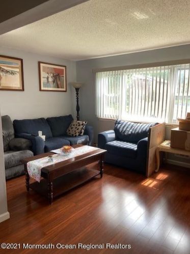 850 Shannon Ct, Bricktown, NJ 08724-7145