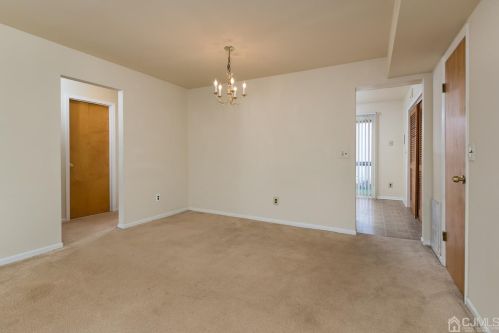 1301 Bradley Ct, Princeton NJ  08540-9547 exterior