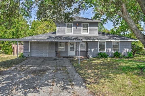 1811 Main St, Highlands, TX 77562-2421
