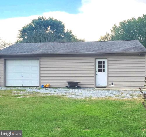 318 Commissioners Pike, Pilesgrove NJ 08098-2035 exterior