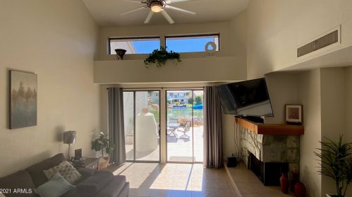 517 Marina Dr, Gilbert AZ 85233-6613 exterior