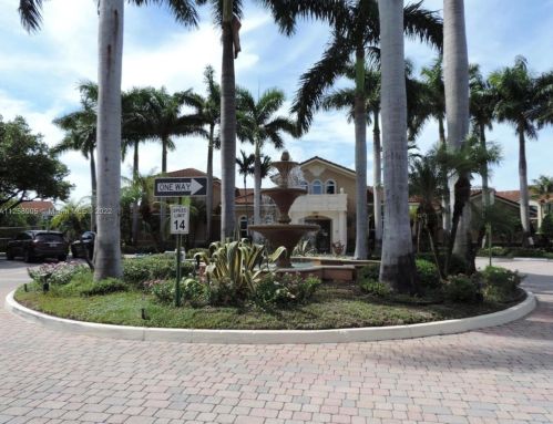 204 Villa Cir, Boynton Beach FL  33435-8905 exterior