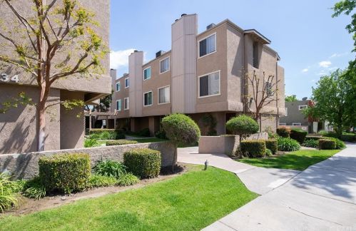 344 Walnut Ave, Brea, CA 92821-5363
