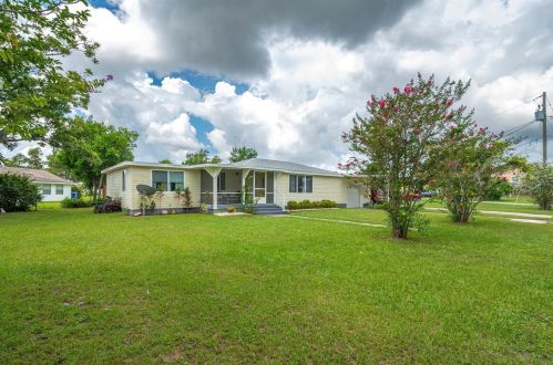 242 Gilbert St, Eagle Lake, FL 33839-3186