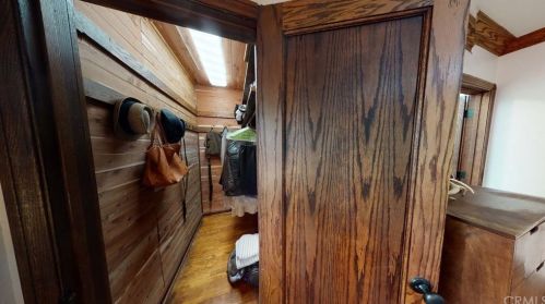 15560 Leadwell St, Van Nuys CA 91406-3110 exterior