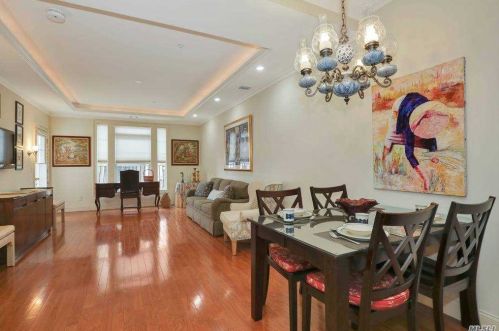 556 Roosevelt Way, Westbury, NY 11590-6683