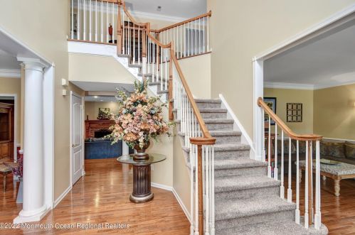 9 Mackenzie Ct, East Freehold, NJ 07728-8477