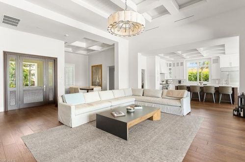 2095 Snook Dr, Naples, FL 34102-1574