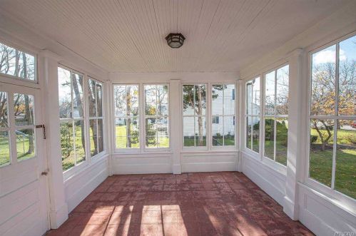 83 Thompson Ave, Babylon NY  11702-3404 exterior