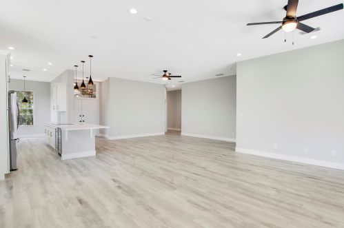 975 Bear Island Cir, West Palm Beach FL  33409-2062 exterior