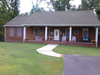 241 Meadow Creek Rd, Monterey, TN 38574-3522
