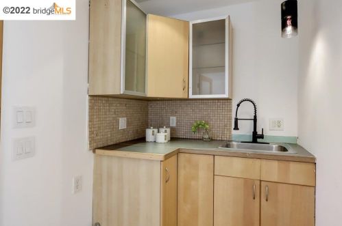 3963 Altamont Ave, Oakland CA 94605-2602 exterior