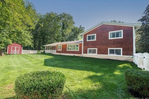 225 Sturges Ridge Rd, Wilton CT  06897-2727 exterior