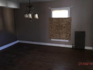 21 Grand St, Hampton, NJ 08827-2738