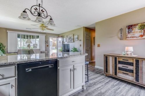 1 Kathy St, South Kingstown RI  02882-5040 exterior