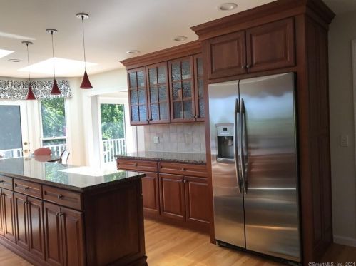 118 Oxbow Ln, Northford CT  06472-1152 exterior