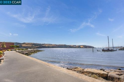 296 1 St, Benicia CA 94510-3553 exterior