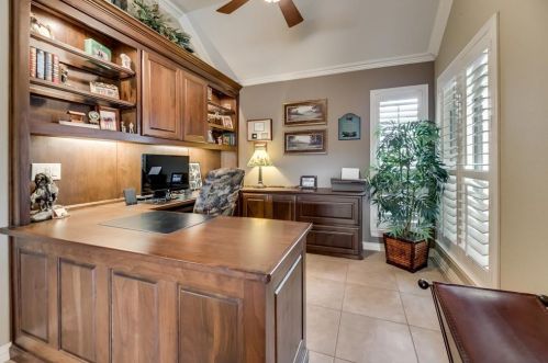 8813 Crestview Dr, Denton TX  76207-8601 exterior